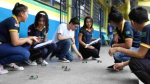 Alunos da rede estadual desenvolvem protótipos de minicarros movidos a energia solar