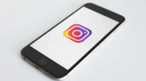 Instagram Desconecta Contas de Usuários, Gerando Preocupação