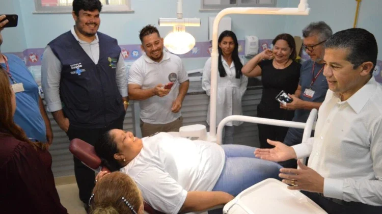 Saúde do Amazonas entrega ambulância e cadeira odontológica no SPA Joventina Dias